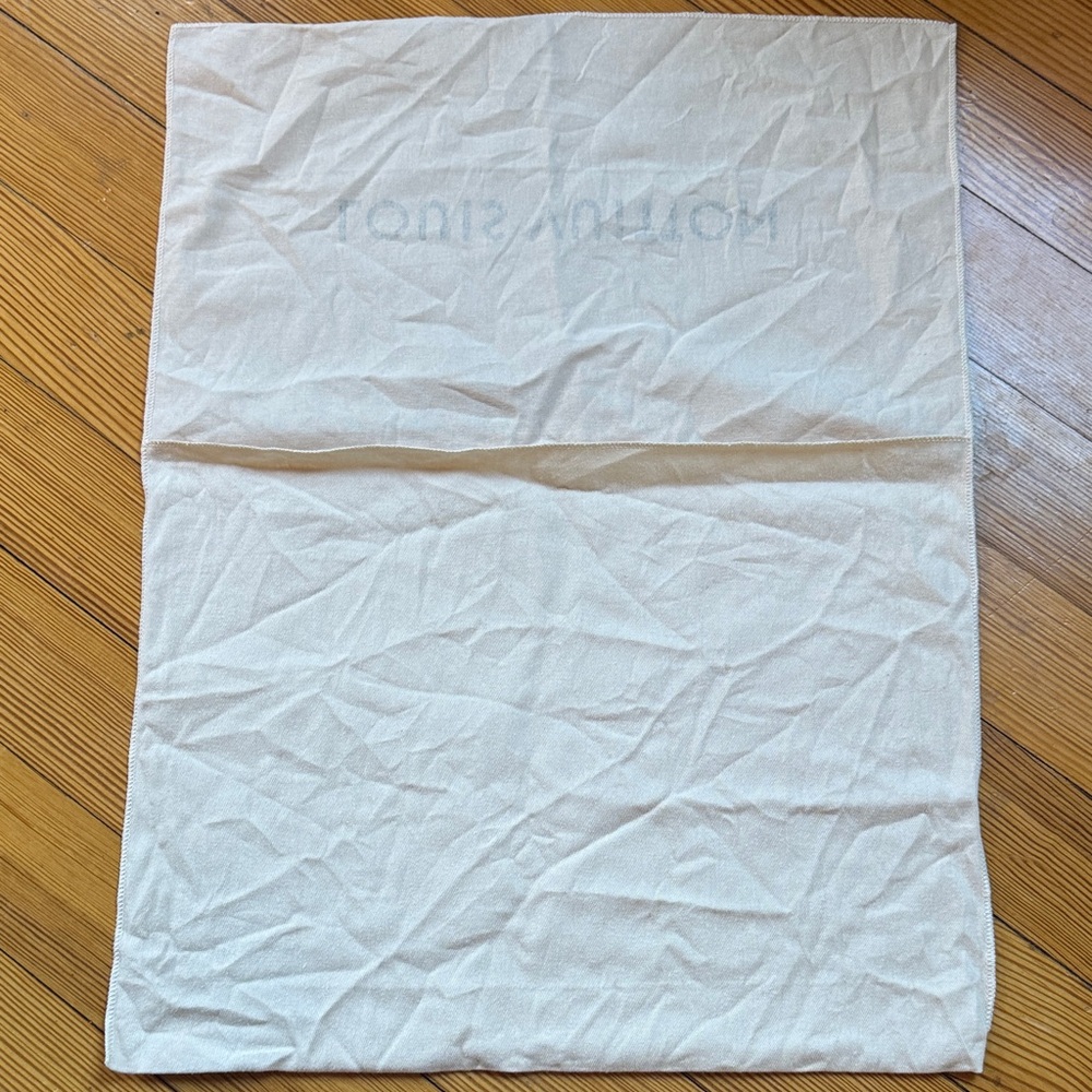 Authentic Louis Vuitton Cream Dust Bag with Navy Logo 18x13 - Picture 4 of 8